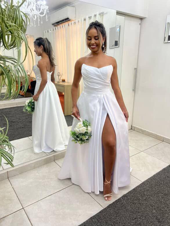 Mais informações sobre: Vestido de noiva em alfaiataria com fenda em Campinas