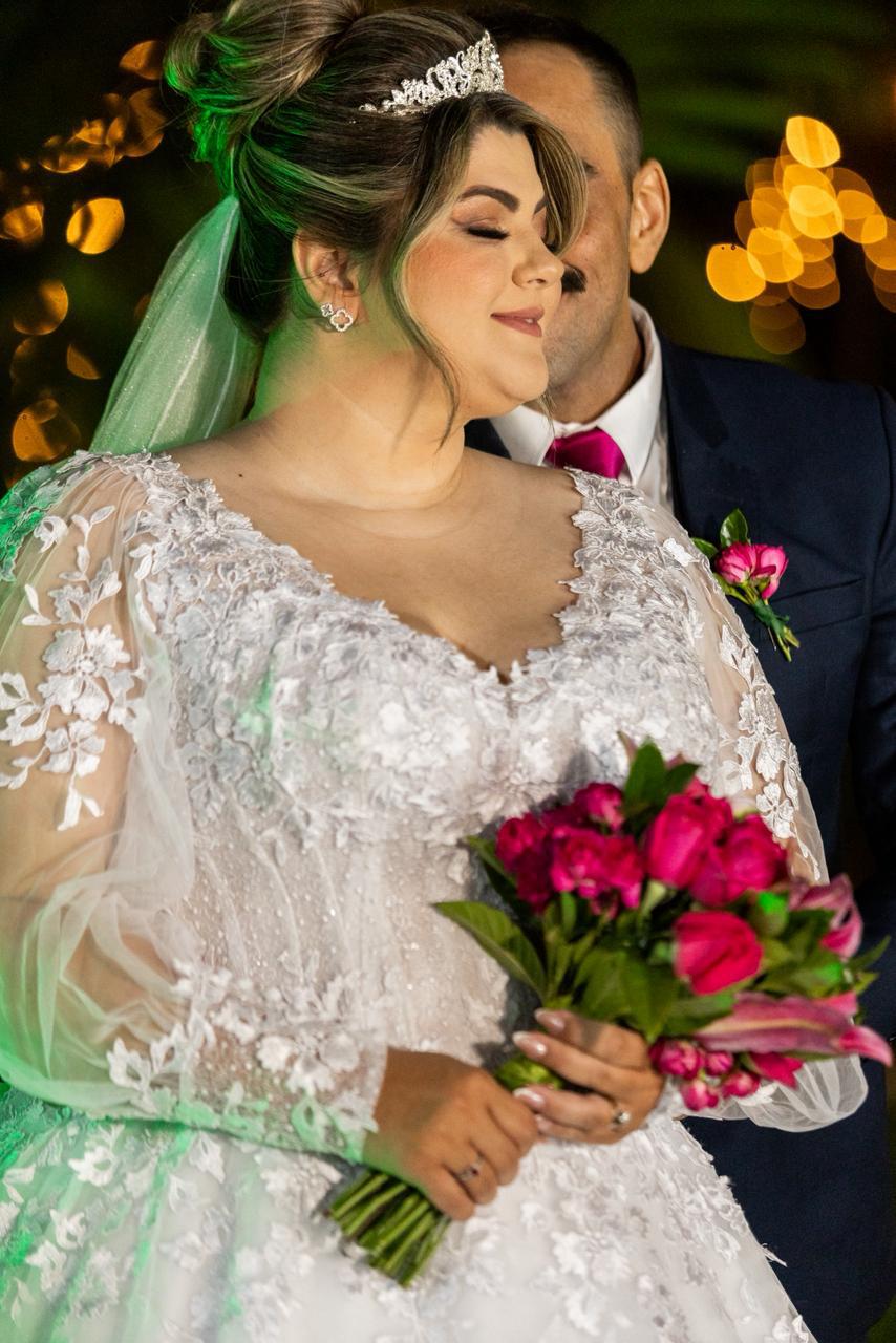 Mais informações sobre: Locação de Vestido de Noiva Princesa com Renda 3D e Espartilho em Campinas-SP